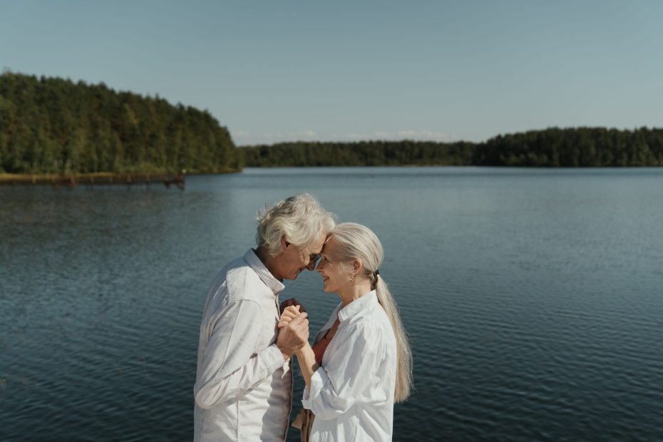 Casal abraçado