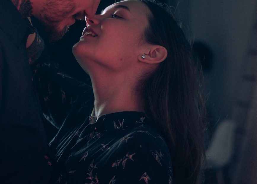 Casal abraçado