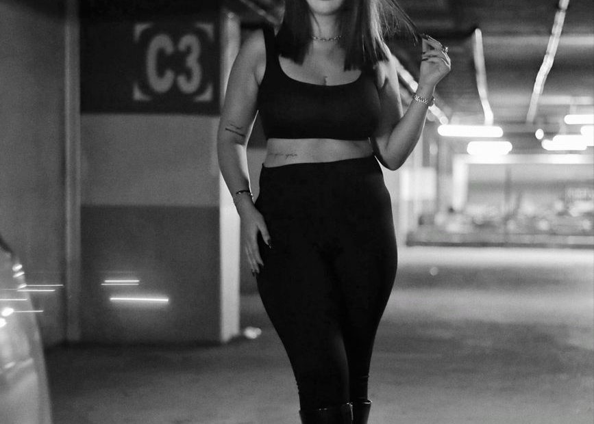 Jovem mulher sedutora